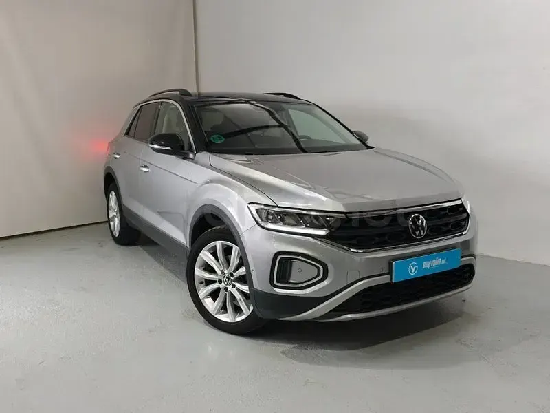 Usado VW T-Roc Life 110 CV (80 kW) 2022 Gris / plata SUV