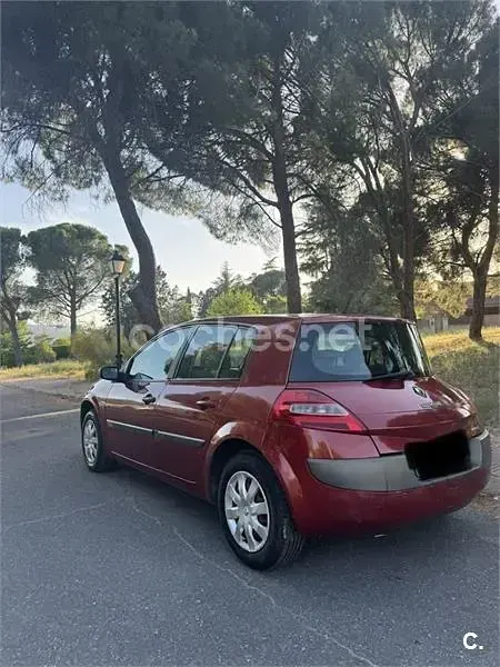 Usado Renault Mégane Authentique 105 CV (77 kW) 2006 Granate Berlina