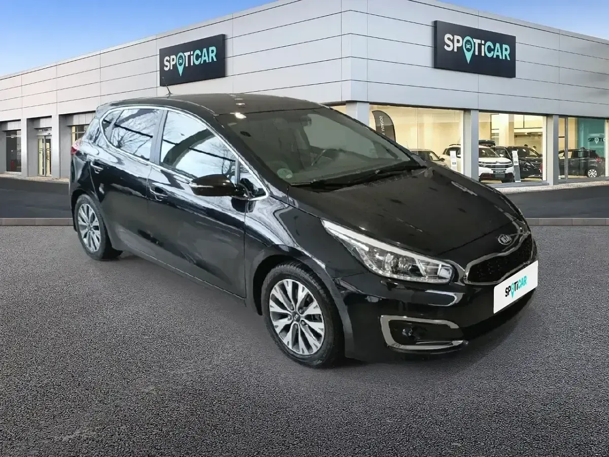 Usado Kia Ceed GT 136 HP (100 kW) 2015 Preto Sedan