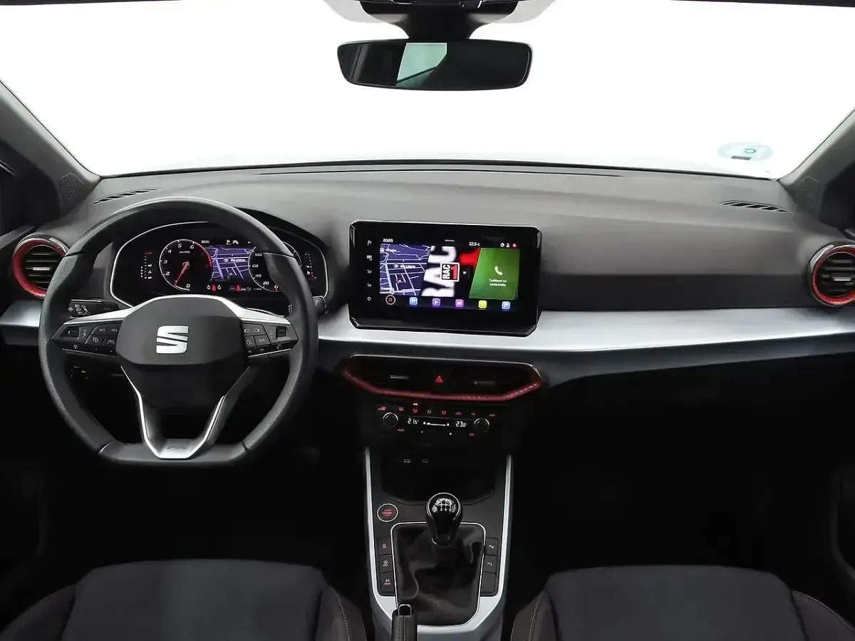Usado Seat Arona FR 115 CV (84 kW) 2025 Gris SUV