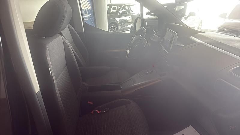 Usado Peugeot Rifter GT 131 CV (96 kW) 2018 Negro Monovolumen