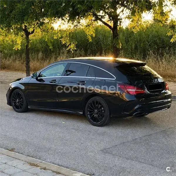 Usado Mercedes CLA200 Shooting Brake AMG line 136 CV (100 kW) 2017 Negro Familiar
