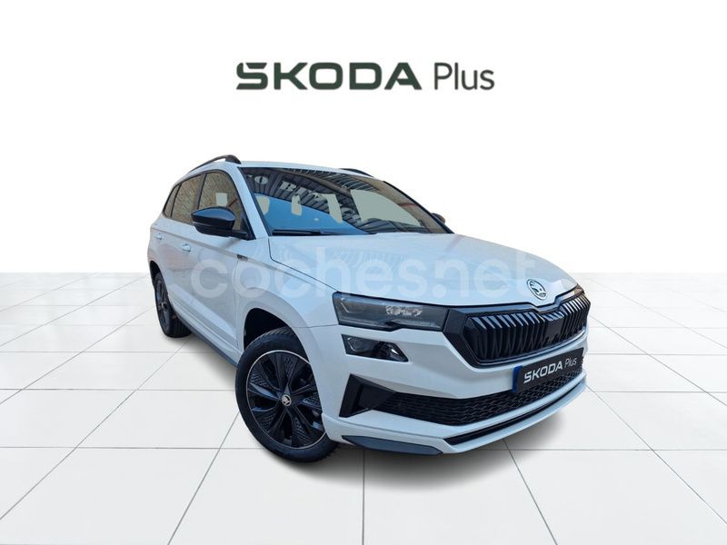Blanco Usado 2024 Skoda Karoq SportLine SUV | 30.000 € - Imagen 1/4