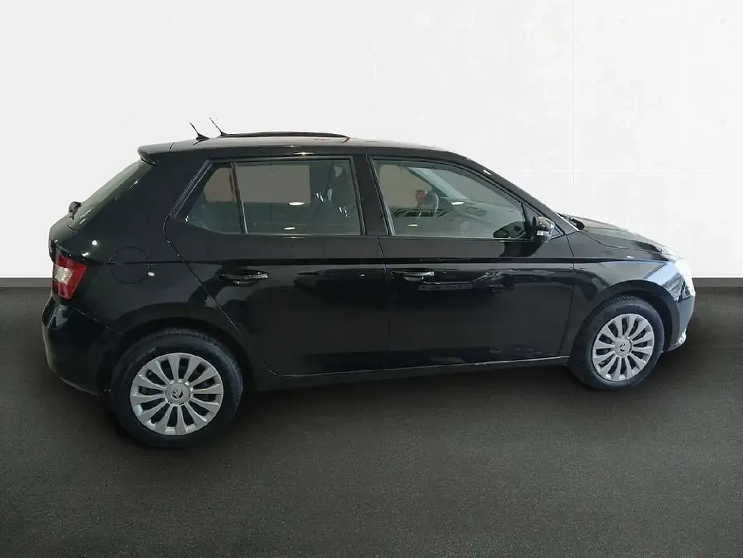 Usado Skoda Fabia Active 95 CV (69 kW) 2017 Negro Utilitario
