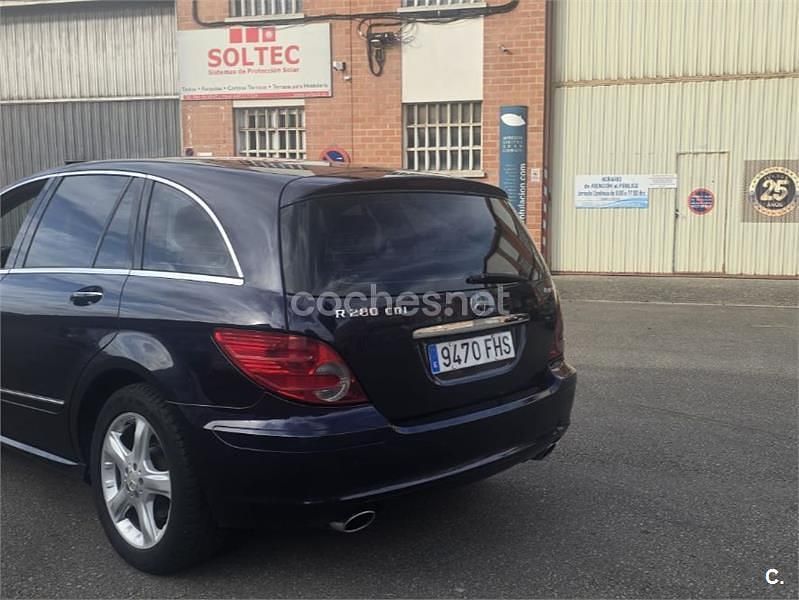 Usado Mercedes R280 190 CV (139 kW) 2006 Negro Monovolumen