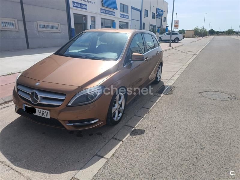 Marrón Usado 2013 Mercedes B180 Monovolumen | 11.900 € (Precio justo) - Imagen 1/4
