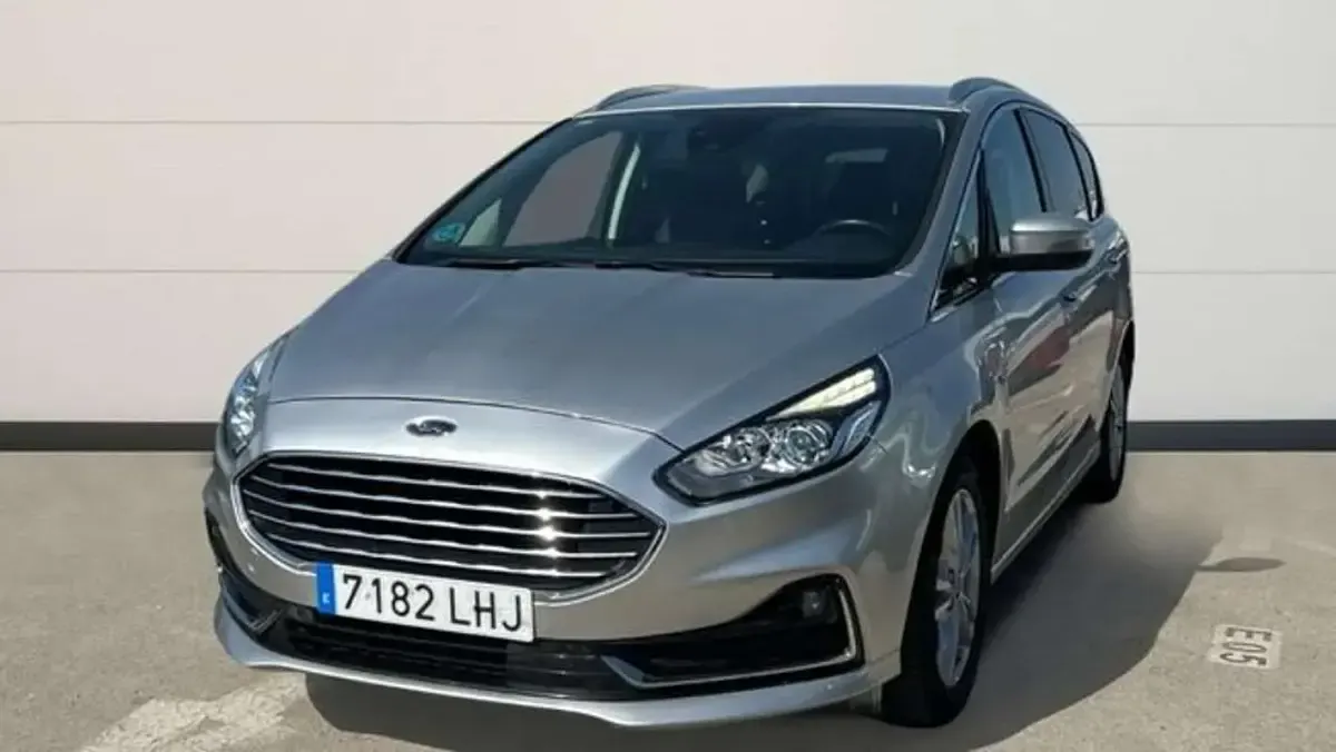 Usado Ford S-MAX Titanium 150 CV (110 kW) 2020 Plateado Monovolumen