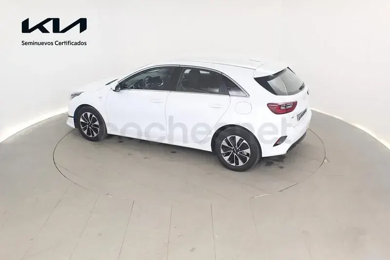 Usado Kia Ceed 100 CV (73 kW) 2025 Blanco Utilitario
