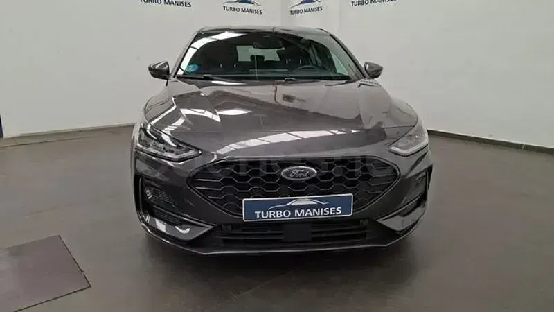 Usado Ford Focus ST-Line 155 CV (114 kW) 2026 Gris / plata Berlina