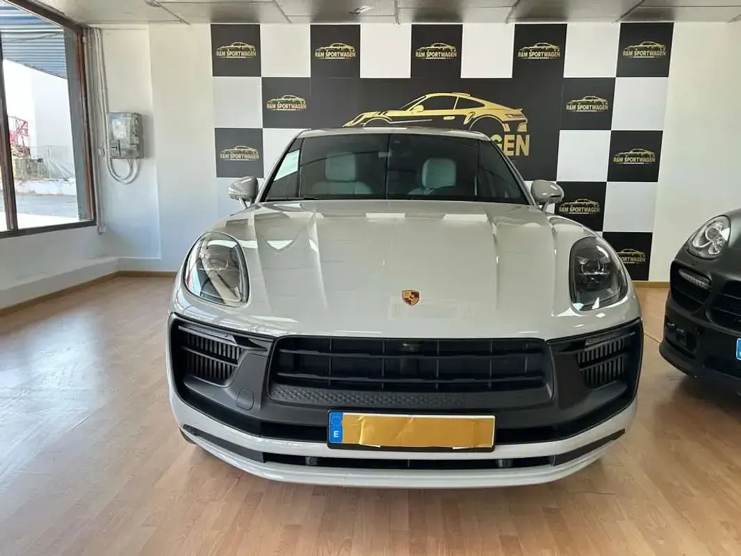 Usado Porsche Macan 441 CV (324 kW) 2023 Gris SUV