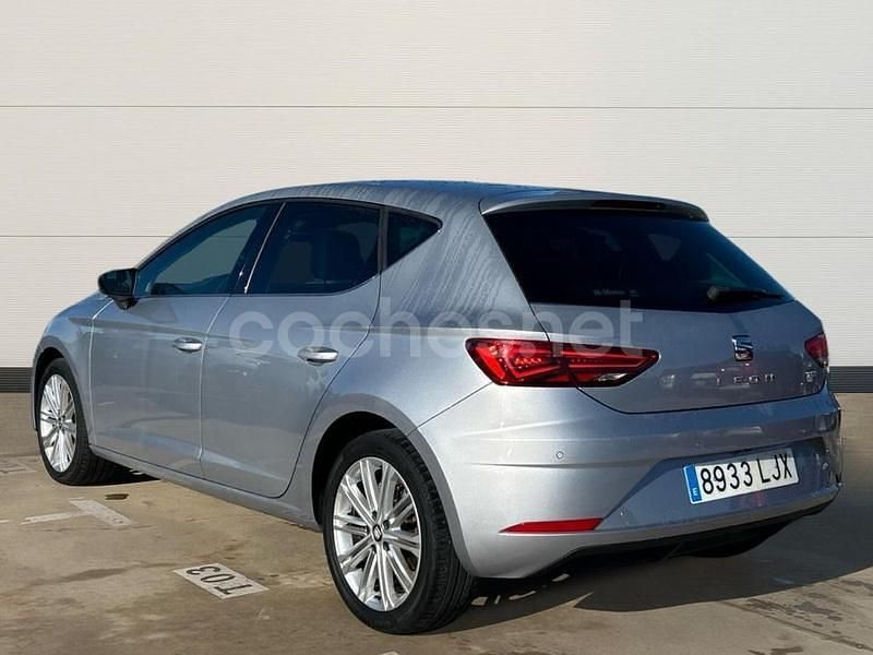 Usado Seat Leon XCELLENCE 130 CV (95 kW) 2020 Gris / plata Berlina