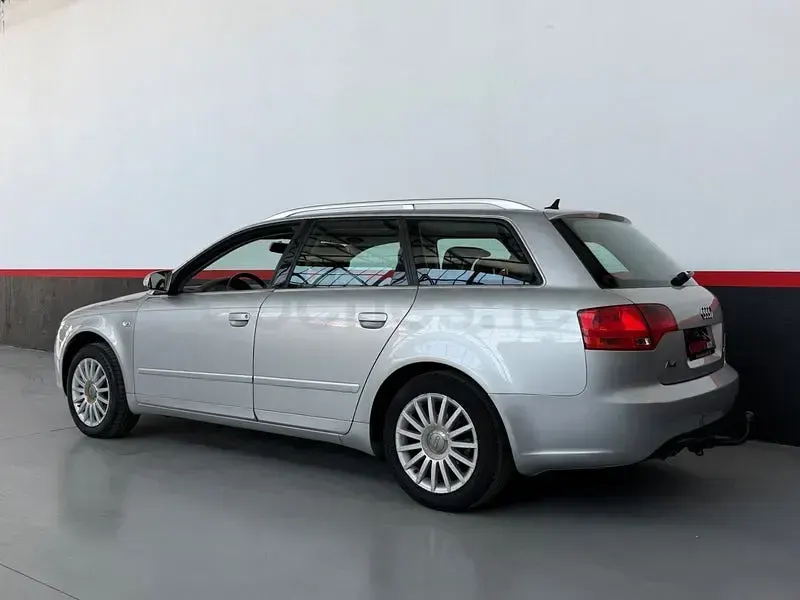 Usado Audi A4 140 CV (102 kW) 2006 Gris / plata Familiar