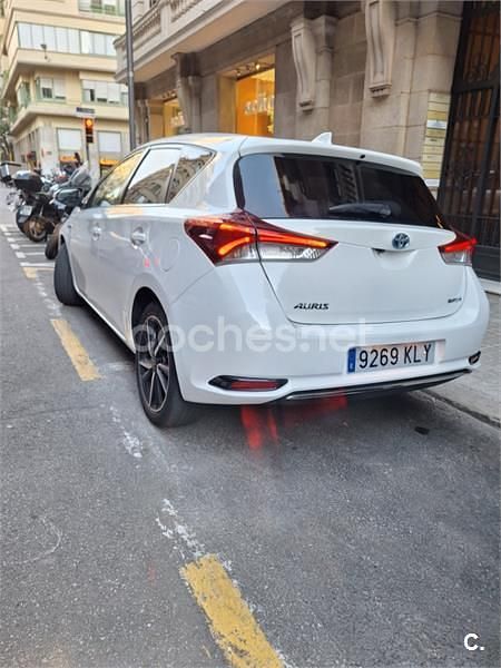 Usado Toyota Auris Hybrid Edition 136 CV (100 kW) 2018 Blanco Berlina