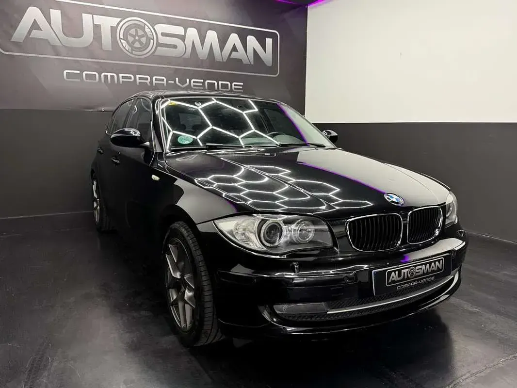 Usado BMW 120 170 CV (125 kW) 2008 Negro Utilitario