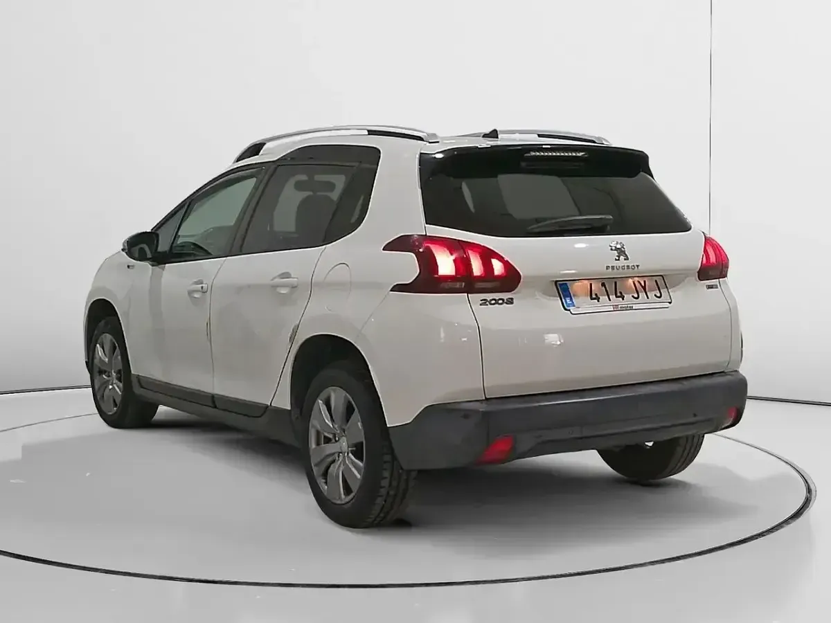 Usado Peugeot 2008 Style 110 CV (80 kW) 2017 Blanco SUV