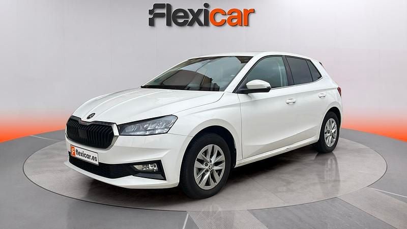 Usado Skoda Fabia Selection 95 CV (69 kW) 2024 Blanco Utilitario