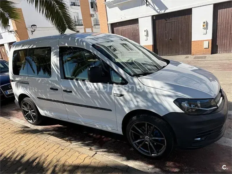 Usado VW Caddy 102 CV (75 kW) 2019 Blanco Monovolumen
