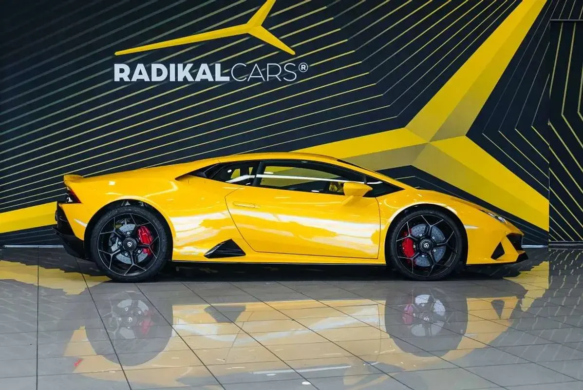 Usado Lamborghini Huracán 640 CV (470 kW) 2022 Amarillo Coupe