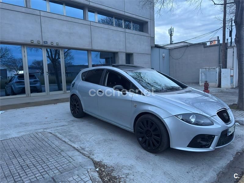 Usado Seat Leon Sport 140 CV (102 kW) 2007 Gris / plata Utilitario