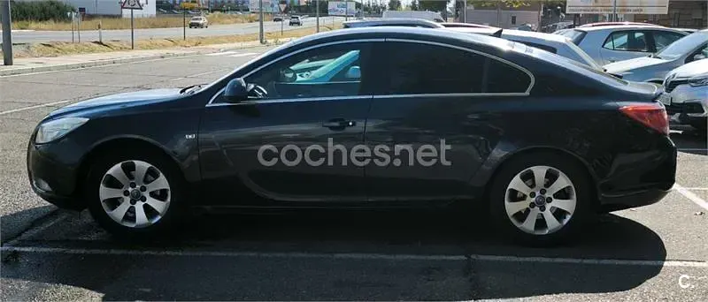Usado Opel Insignia Edition 160 CV (117 kW) 2010 Negro Berlina