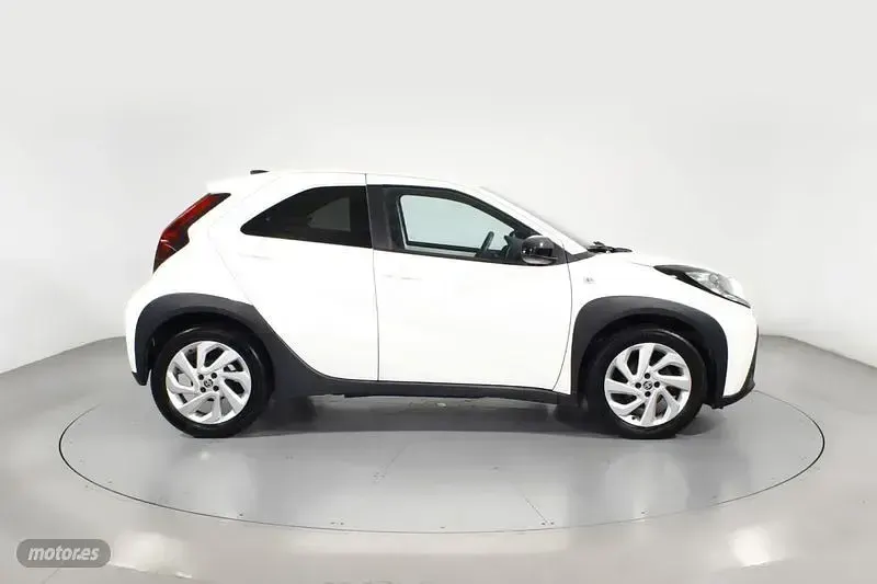 Usado Toyota Aygo X Play 72 CV (52 kW) 2025 Blanco SUV