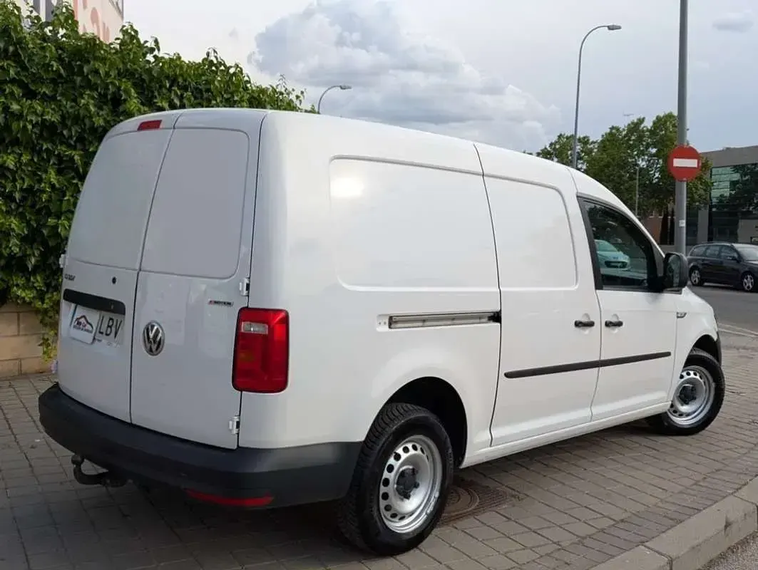 Usado VW Caddy Maxi Business 122 CV (89 kW) 2019 Blanco Monovolumen