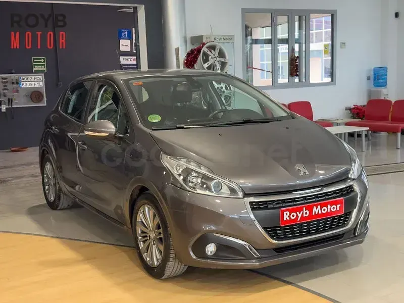 Usado Peugeot 208 Signature Sky 82 CV (60 kW) 2019 Gris / plata Utilitario