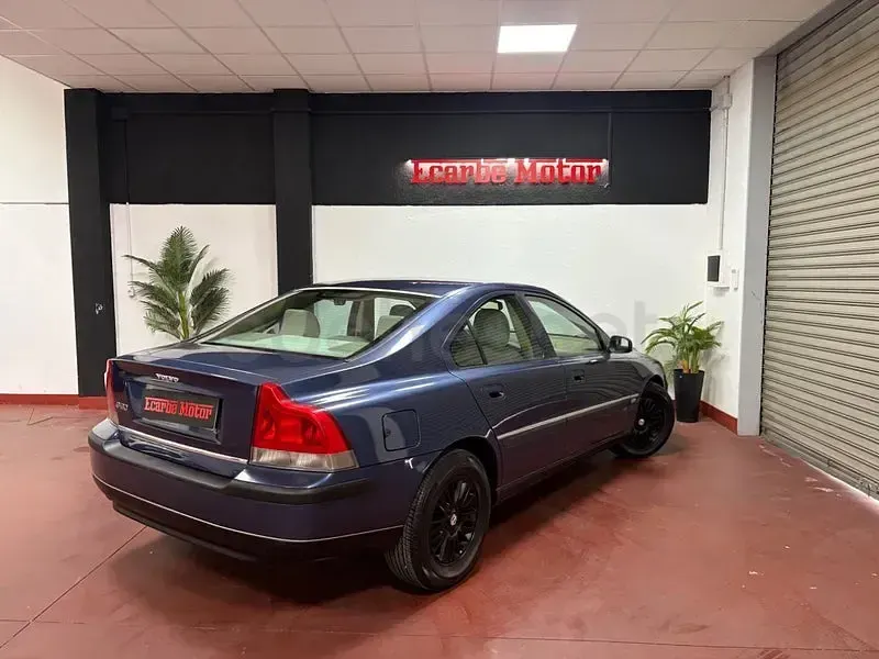 Usado Volvo S60 Momentum 140 CV (102 kW) 2004 Azul Berlina