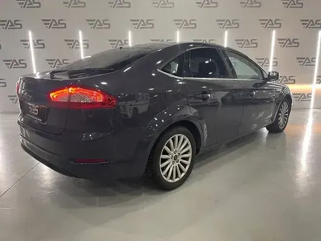 Usado Ford Mondeo Titanium S 240 CV (176 kW) 2013 Gris Berlina