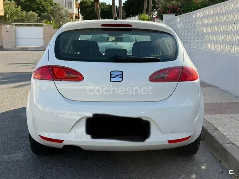 Usado Seat Leon Reference 105 CV (77 kW) 2009 Blanco Utilitario