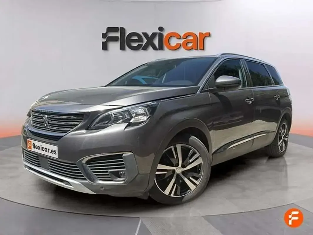 Usado Peugeot 5008 Allure 131 CV (96 kW) 2020 Gris SUV