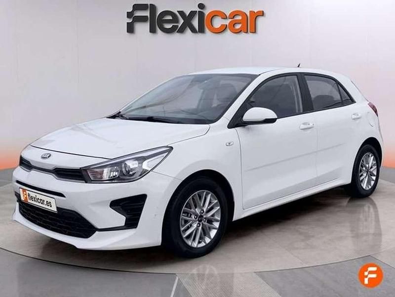 Usado Kia Rio 101 CV (74 kW) 2021 Blanco Berlina