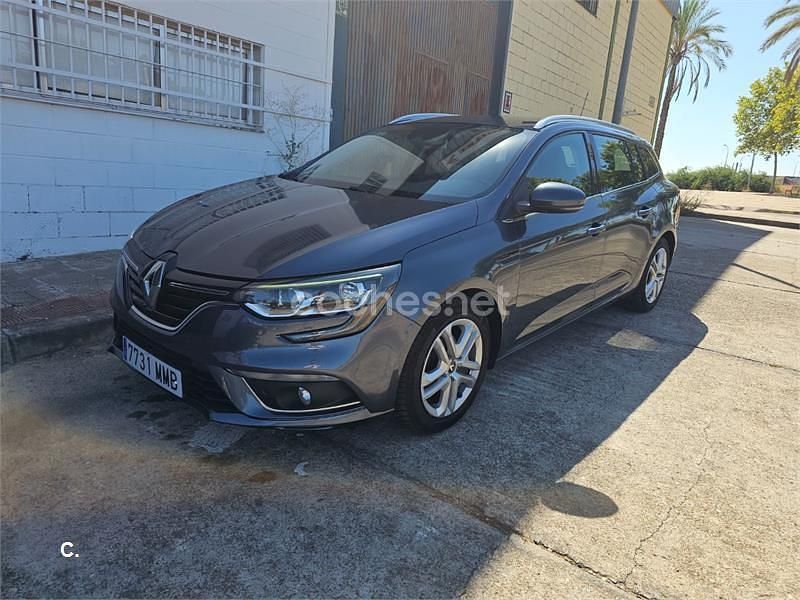 Usado Renault Mégane GrandTour Business 110 CV (80 kW) 2018 Gris / plata Familiar