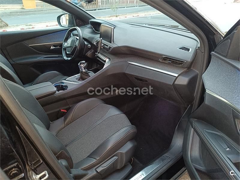 Usado Peugeot 5008 Active 130 CV (95 kW) 2019 Negro SUV