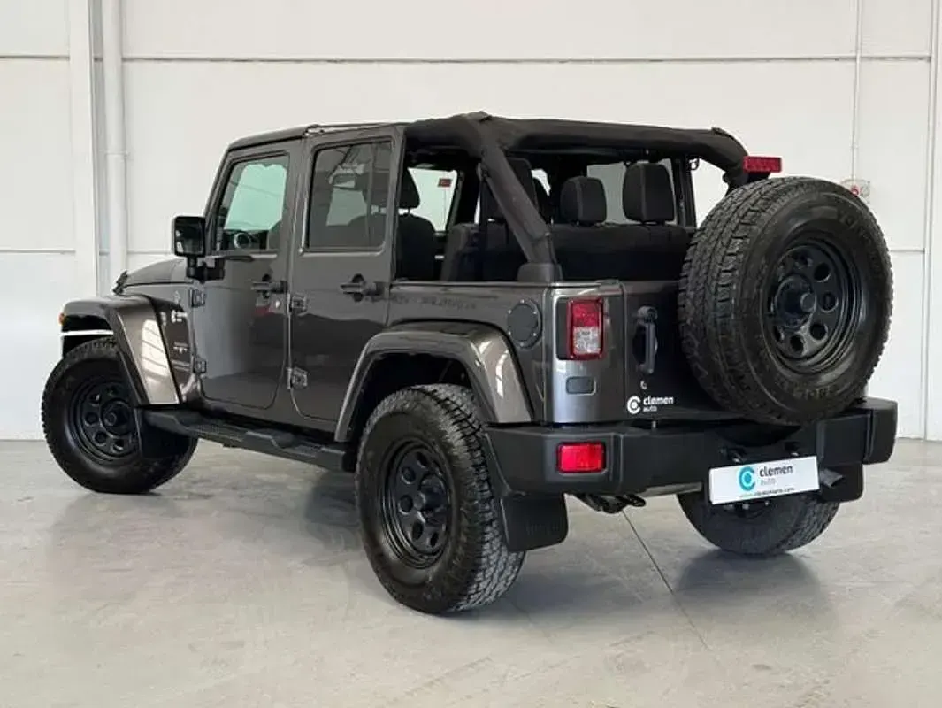 Usado Jeep Wrangler Sahara 284 CV (208 kW) 2016 Gris SUV