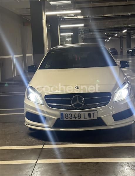 Usado Mercedes A180 AMG line 109 CV (80 kW) 2016 Blanco Berlina
