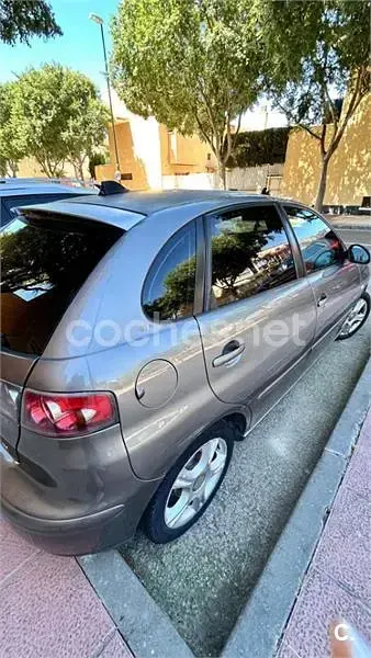 Usado Seat Ibiza Stella 75 CV (55 kW) 2003 Gris / plata Utilitario