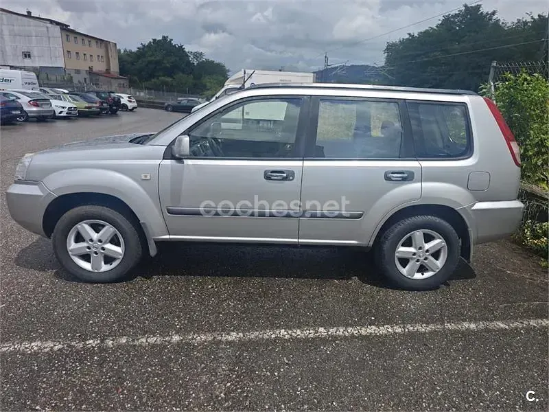 Usado Nissan X-Trail Comfort 140 CV (102 kW) 2004 Gris / plata SUV