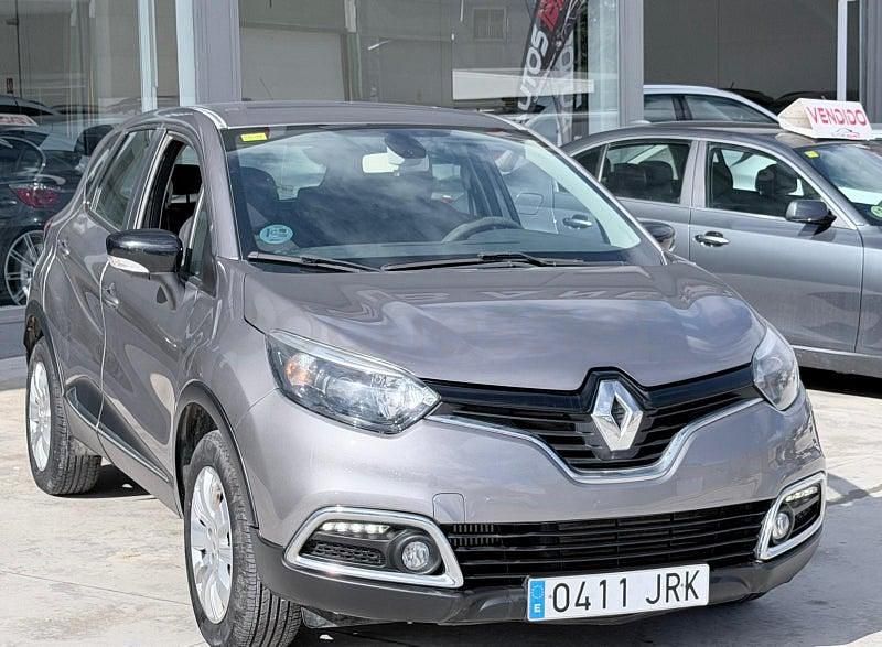 Usado Renault Captur Intens 90 CV (66 kW) 2015 Gris / plata SUV