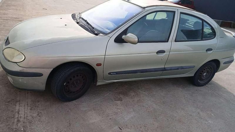 Usado Renault Mégane II Authentique 95 CV (69 kW) 2002 Amarillo Utilitario