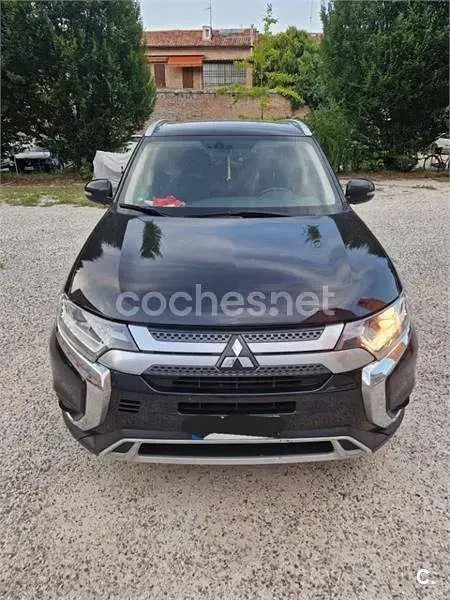 Usado Mitsubishi Outlander Motion 150 CV (110 kW) 2019 Negro SUV