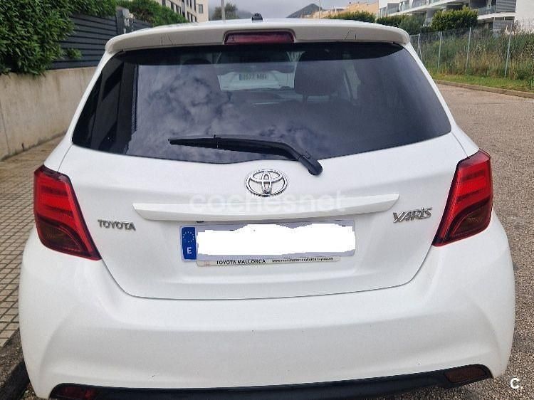 Usado Toyota Yaris Advance 99 CV (72 kW) 2016 Blanco Berlina