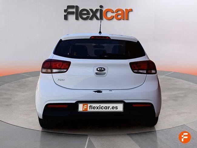 Usado Kia Rio 84 CV (61 kW) 2018 Blanco