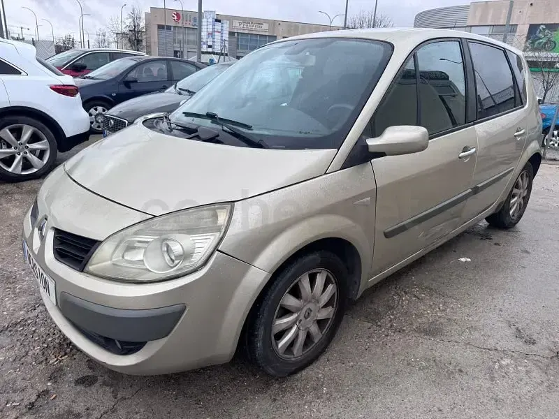 Usado Renault Scénic Dynamique 105 CV (77 kW) 2006 Gris / plata Monovolumen