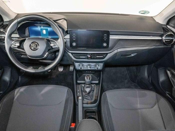 Usado Skoda Fabia Selection 95 CV (69 kW) 2024 Rojo Utilitario