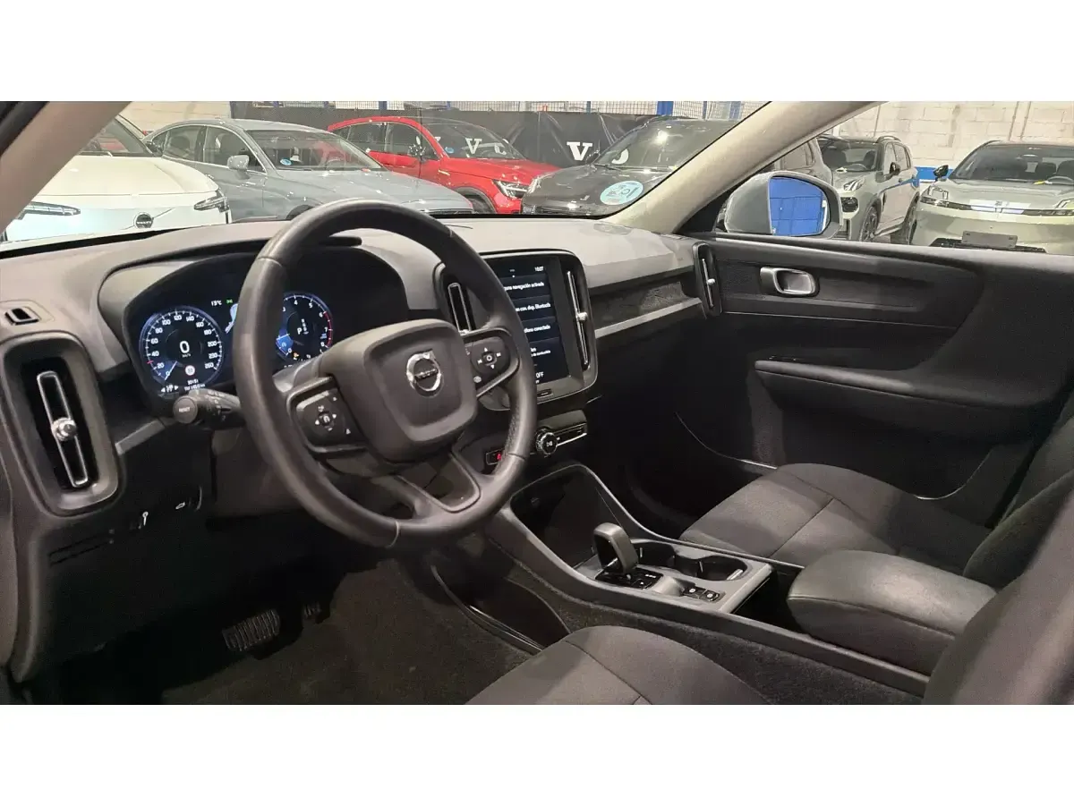 Begagnad Volvo XC40 129 HK (94 kW) 2024 Grå SUV