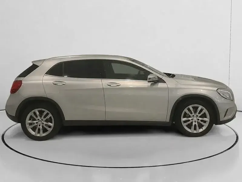 Usado Mercedes GLA220 Urban 177 CV (130 kW) 2016 Gris / plata SUV