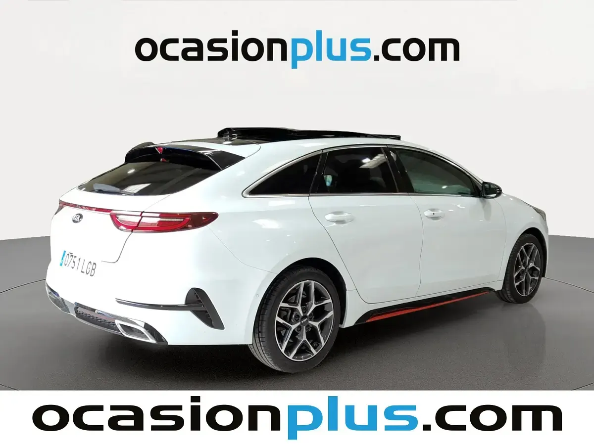 Usado Kia ProCeed GT-Line 140 CV (102 kW) 2020 Blanco Familiar