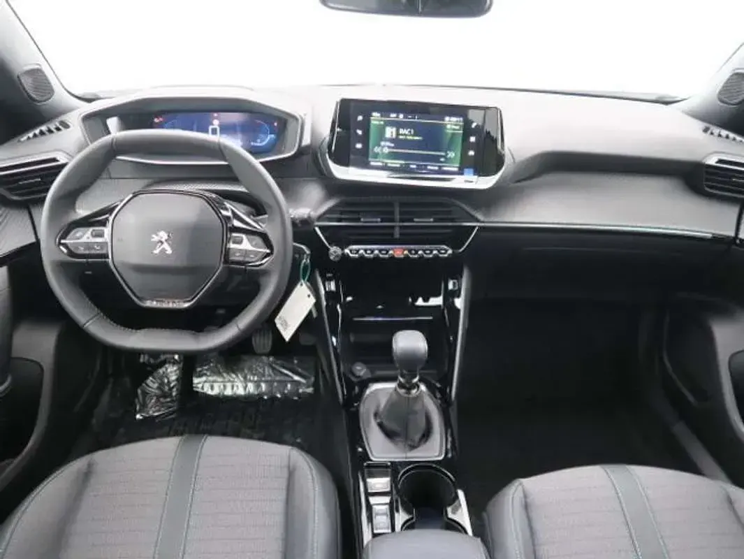 Usado Peugeot 2008 Allure 101 CV (74 kW) 2023 Plateado SUV