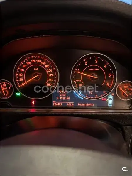 Usado BMW 318 Sport Line 143 CV (105 kW) 2012 Rojo Berlina